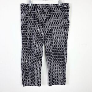 Avenue Black & White Geometric Floral Pattern Cropped Ankle Pants Size 16